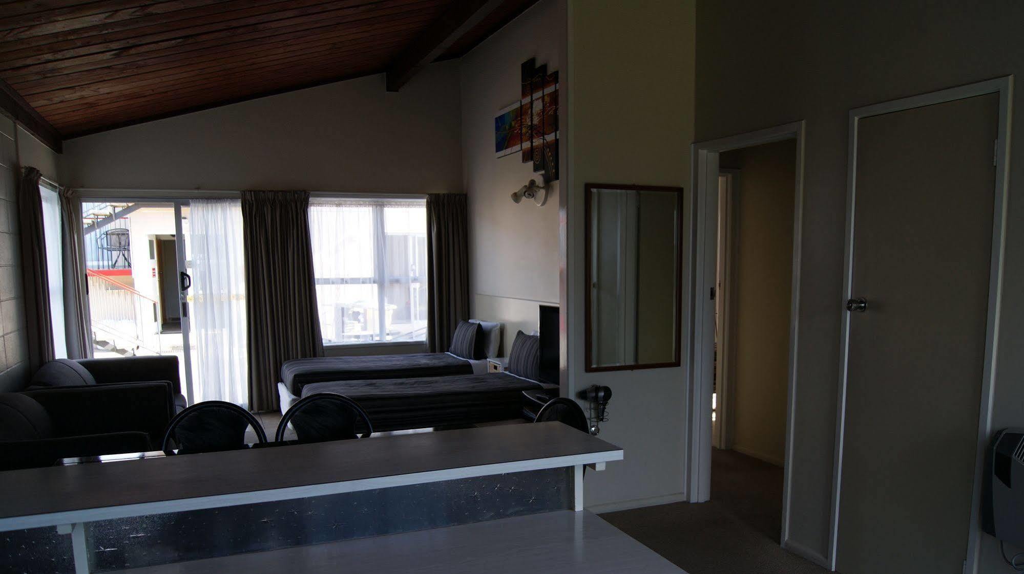 Tourist Court Motel Whakatane Kültér fotó